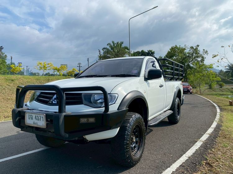 รถ Mitsubishi Triton 2.5 GLX 4WD สี ขาว