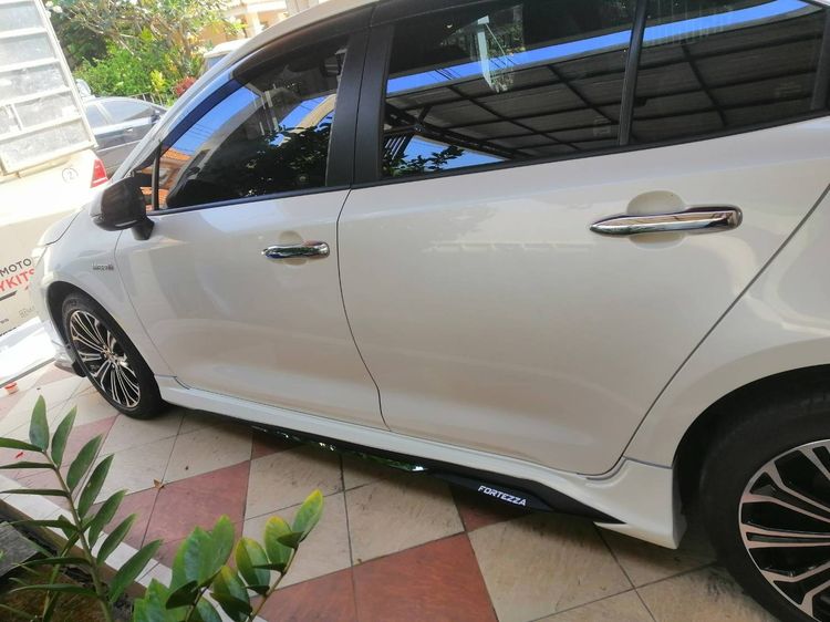 Toyota Altis 2019 1.8 Hybrid High Sedan ไฮบริด เกียร์อัตโนมัติ ขาว รูปที่ 2