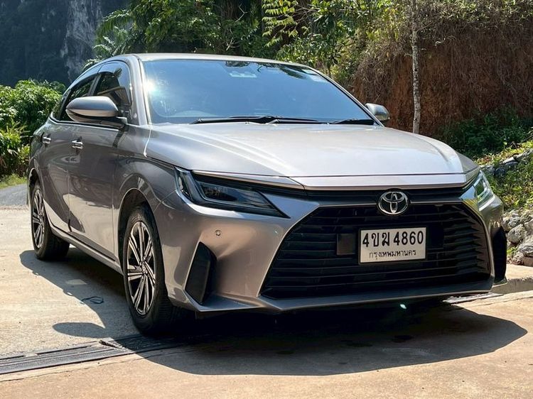 Toyota Yaris ATIV 2023 1.2 Smart Sedan เบนซิน ไม่ติดแก๊ส เกียร์อัตโนมัติ เทา รูปที่ 3