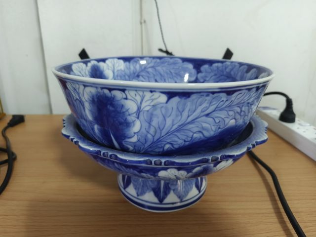 เครื่องลายคราม ชาม และฐานรอง