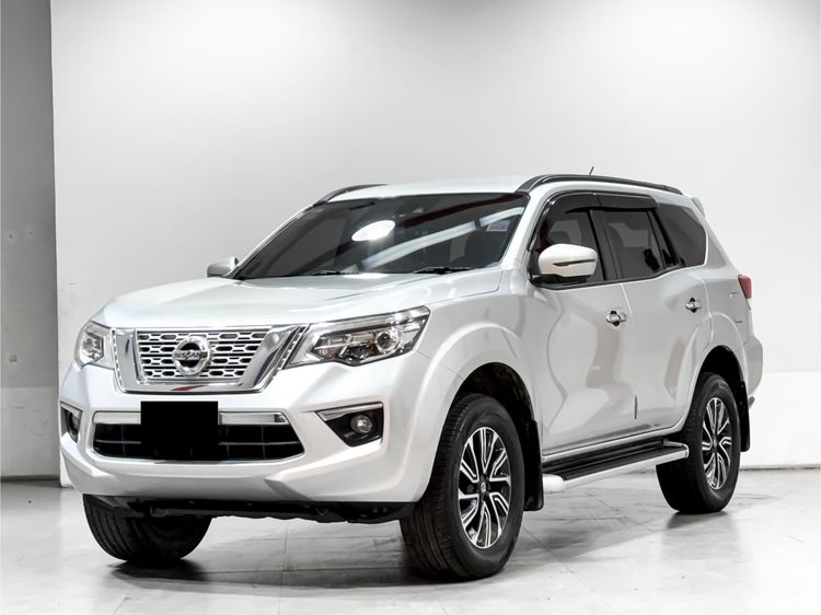 รถ Nissan Terra 2.3 VL สี บรอนซ์เงิน