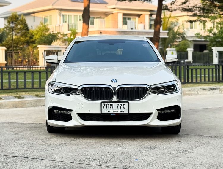 BMW Series 5 2018 520d Sedan ดีเซล ไม่ติดแก๊ส เกียร์อัตโนมัติ ขาว รูปที่ 2