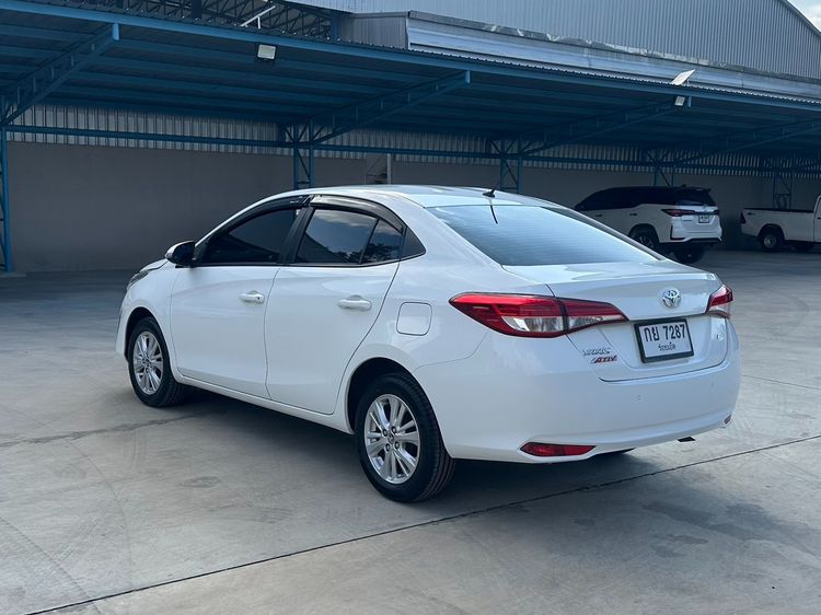 Toyota Yaris ATIV 2018 1.2 E Sedan เบนซิน ไม่ติดแก๊ส เกียร์อัตโนมัติ ขาว รูปที่ 4
