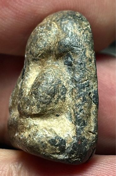 พระปิดตาหลังแบบ หลวงพ่อแก้ววัดเครือวัลย์ ชลบุรี รูปที่ 2