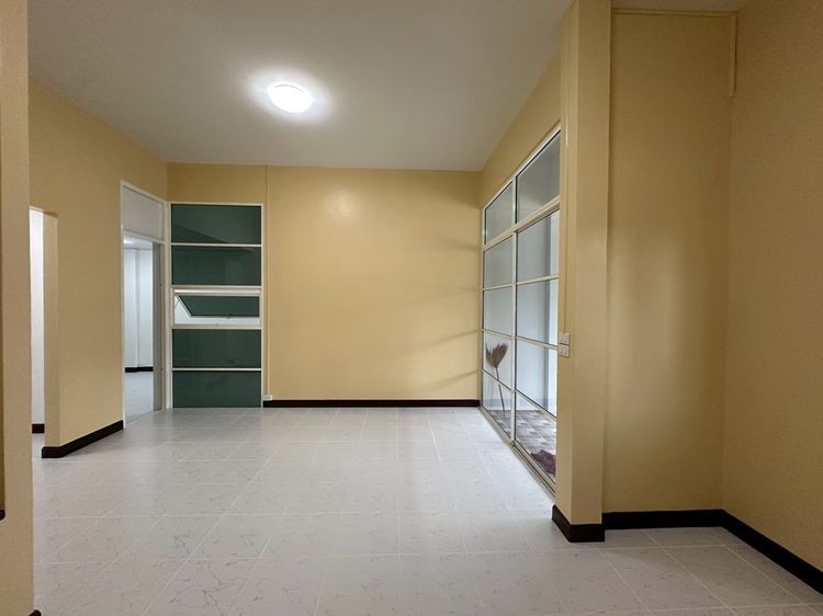 อื่นๆ ไม่มี 2017 ให้เช่าทาวน์โฮม 3 ชั้น บ้านลูกกอล์ฟ พรีเมี่ยม ( หลังมุมถนนเมน ) ตรงข้ามไม่ชนใคร เมืองทองธานี ปากเกร็ด รีโนเวทใหม่ บ้านพร้อมเช่าทันที รูปที่ 3