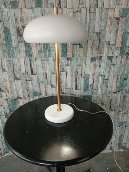 อื่นๆ ขายโคมไฟตั้งโต๊ะ สภาพใหม่ 