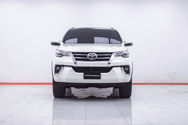 Toyota Fortuner 2018 2.4 V 4WD Utility-car ดีเซล ไม่ติดแก๊ส เกียร์อัตโนมัติ ขาว รูปที่ 4