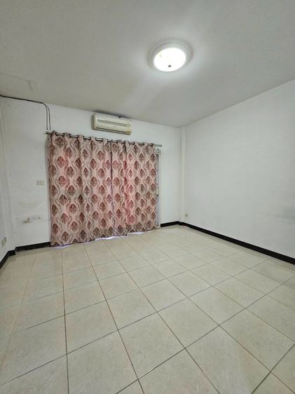 มีบางส่วน ขายทาวน์โฮม 3 ชั้น ม.นิรันดร์สิริ ซ.ทุ่งเศรษฐีแยก 24 เขตประเวศ ทำเลดี เดินทางสะดวก ใกล้เมกะบางนา รูปที่ 4