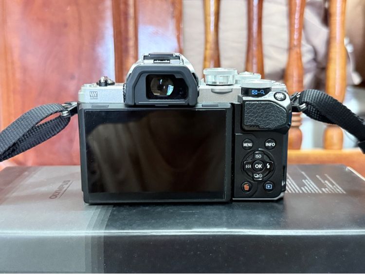 Olympus OM-D E-M10 Mark III Silver พร้อม Lens 2 ตัว รูปที่ 7