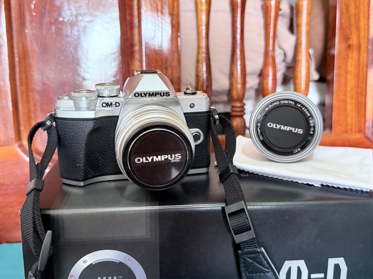 Olympus OM-D E-M10 Mark III Silver พร้อม Lens 2 ตัว รูปที่ 4