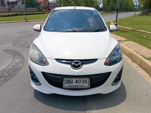 Mazda Mazda 2 2011 1.5 Sports Spirit Sedan เบนซิน ไม่ติดแก๊ส เกียร์อัตโนมัติ ขาว รูปที่ 2
