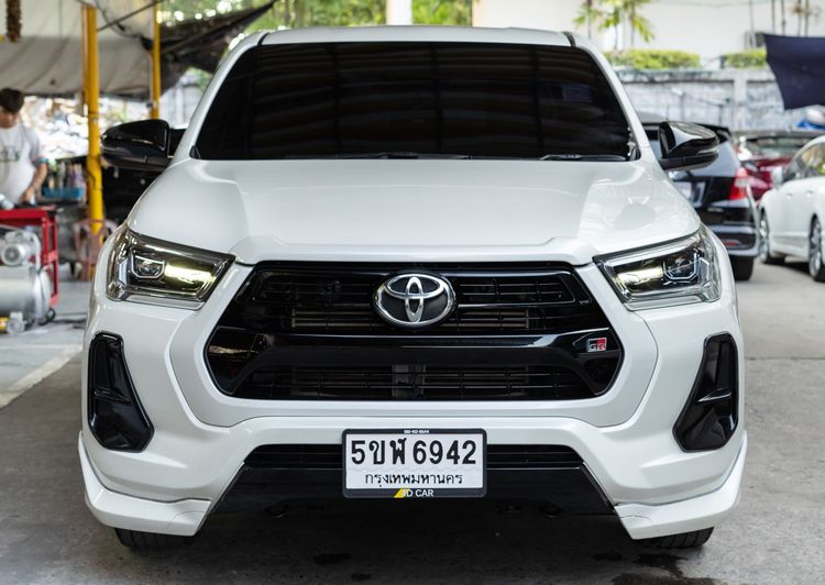 รถ Toyota Hilux Revo Double Cab 2.8 GR Sport สี ขาว
