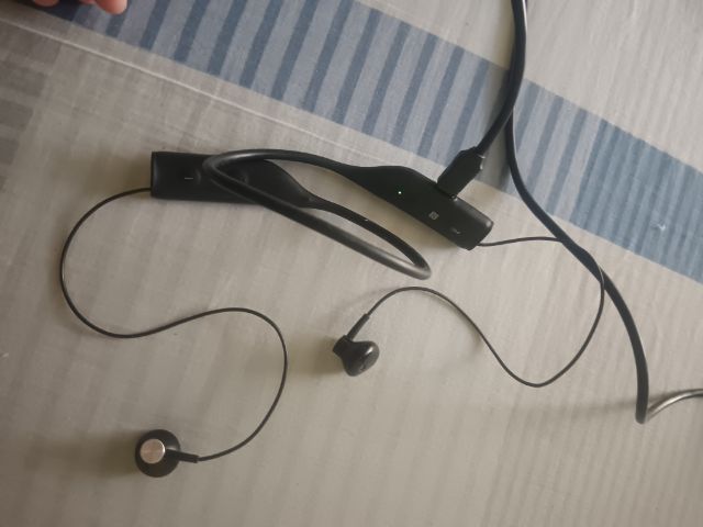 หูฟังบลูทูธไร้สายแบบคล้องคอ Sony Stereo SBH70  รูปที่ 5
