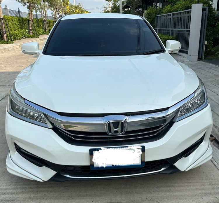 รถ Honda Accord 2.0 Hybrid สี ขาว
