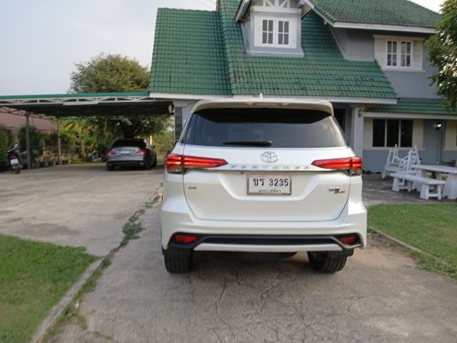Toyota Fortuner 2016 2.8 TRD Sportivo ดีเซล เกียร์อัตโนมัติ ขาว รูปที่ 2