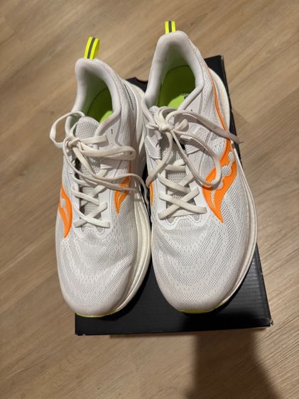 ผู้ชาย ขาว รองเท้าวิ่ง saucony tempus 2