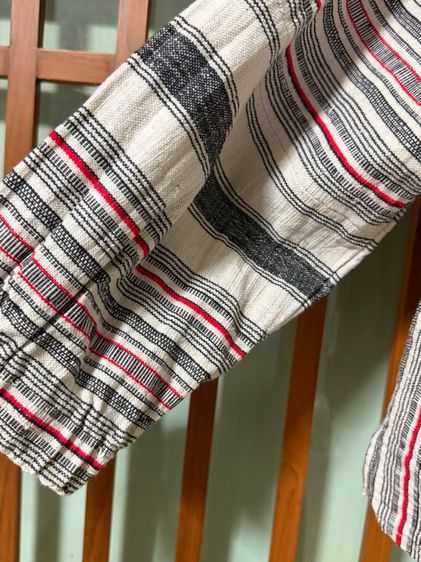 เสื้อผ้าใยกัญชงทอมือ ตัดเย็บรูปแบบสวยงาม มีซิปหน้าทำให้ใส่ได้สะดวก สภาพดีมาก ใช้งานน้อย รูปที่ 7