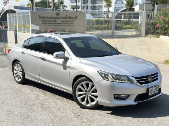 รถ Honda Accord 2.4 Tech สี เงิน