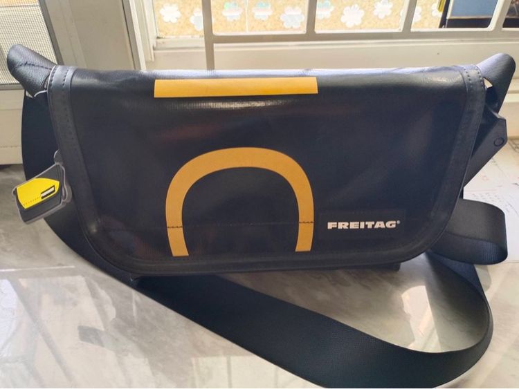 กระเป๋า Freitag รุ่น Hawaii สีดำ  รูปที่ 4