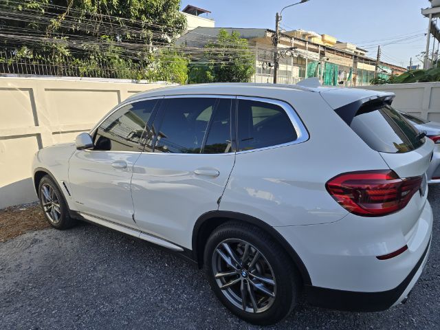 รถ BMW X3 2.0 xDrive20d 4WD สี ขาว