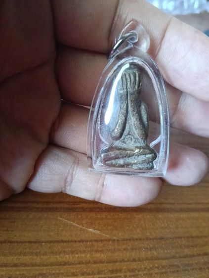 พระปิดตาเนื้อโลหะเก่า รูปที่ 2