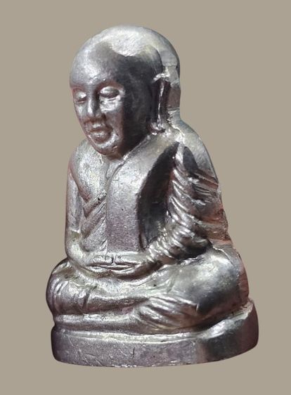 หลวงพ่อเงิน พุทธโชติ รุ่น 55 มหาบารมี ๘๕ พรรษา ปี ๒๕๕๕ เนื้ออัลปาก้า สวยเเชมป์ รูปที่ 4