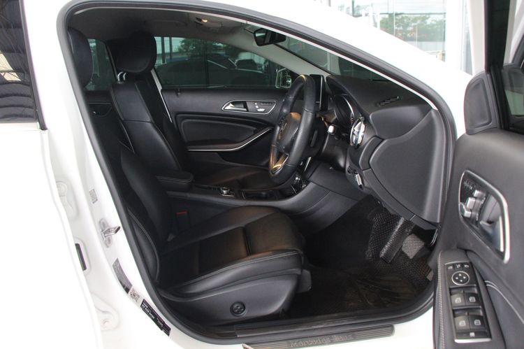 Mercedes-Benz GLA-Class 2020 GLA200 Utility-car เบนซิน ไม่ติดแก๊ส เกียร์อัตโนมัติ ขาว รูปที่ 3