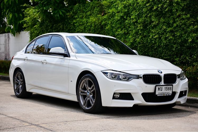 รถ BMW Series 3 330e สี ขาว