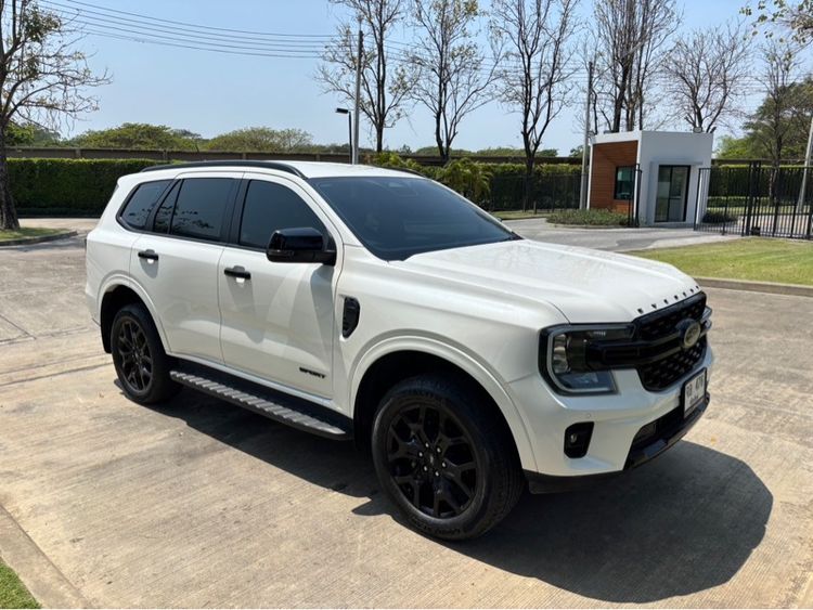 Ford Everest 2023 2.0 Titanium Sport Utility-car ดีเซล ไม่ติดแก๊ส เกียร์อัตโนมัติ ขาว