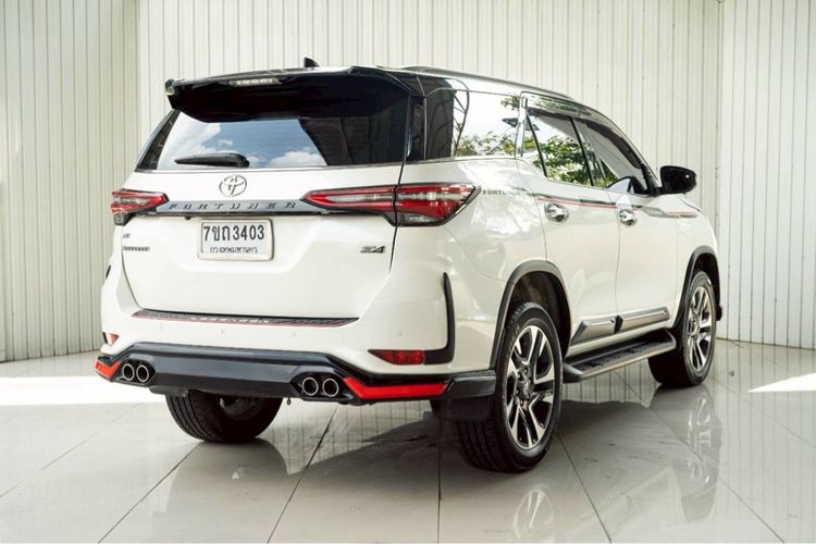 Toyota Fortuner 2022 2.8 V TRD Sportivo Black Top 4WD Utility-car ดีเซล ไม่ติดแก๊ส เกียร์อัตโนมัติ ขาว รูปที่ 3
