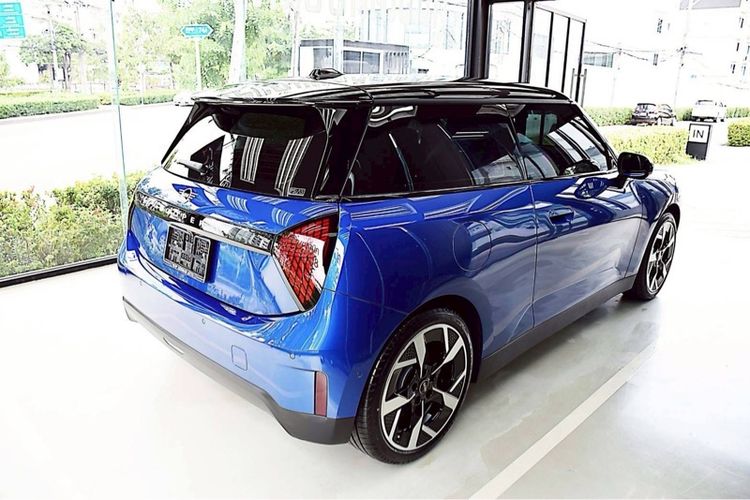 รถ Mini Hatch Cooper SE สี น้ำเงิน