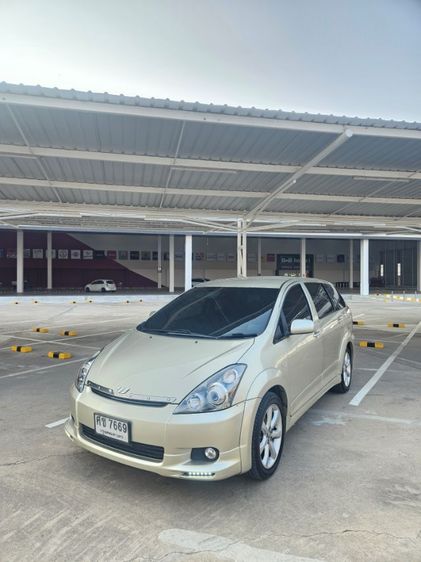 รถ Toyota Wish 2.0 Q สี บรอนซ์ทอง