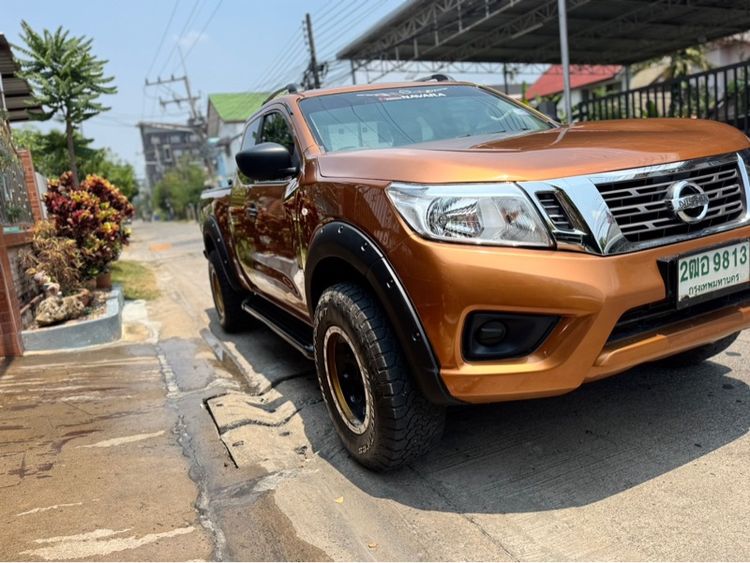 รถ Nissan Navara 2.5 Calibre EL สี ส้ม