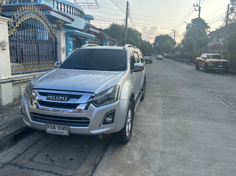 รถ Isuzu D-MAX 3.0 V-Cross Z Prestige 4WD สี บรอนซ์เงิน