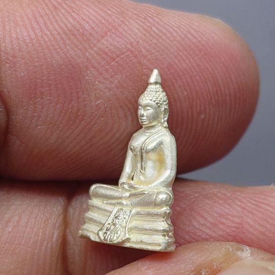 พระพุทธโสธร ภปร เนื้อเงิน พิมพ์เล็ก รุ่นสร้างพระอุโบสถ ปี 2539 พร้อมกล่องเดิม รูปที่ 6