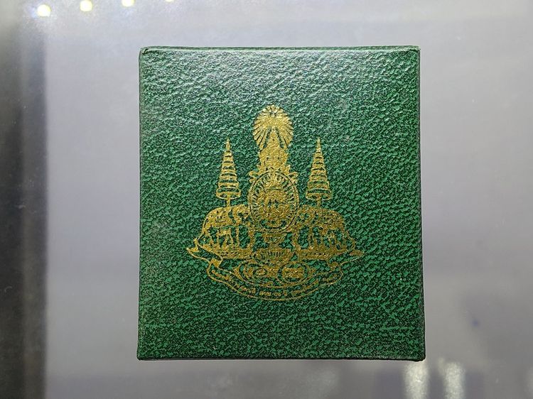 พระพุทธโสธร ภปร เนื้อเงิน พิมพ์เล็ก รุ่นสร้างพระอุโบสถ ปี 2539 พร้อมกล่องเดิม รูปที่ 9