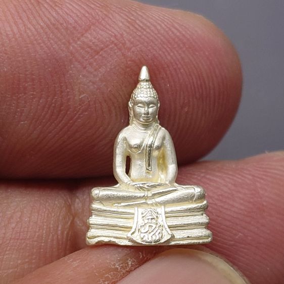 พระพุทธโสธร ภปร เนื้อเงิน พิมพ์เล็ก รุ่นสร้างพระอุโบสถ ปี 2539 พร้อมกล่องเดิม รูปที่ 3