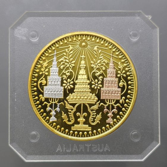 เหรียญพระแก้วมรกต ทรงเครื่อง 3 ฤดู พระจอมเกล้าพระนครเหนือ ปี 2538 เนื้อสามกษัตริย์ ขนาด 3.2 ซม. รูปที่ 3