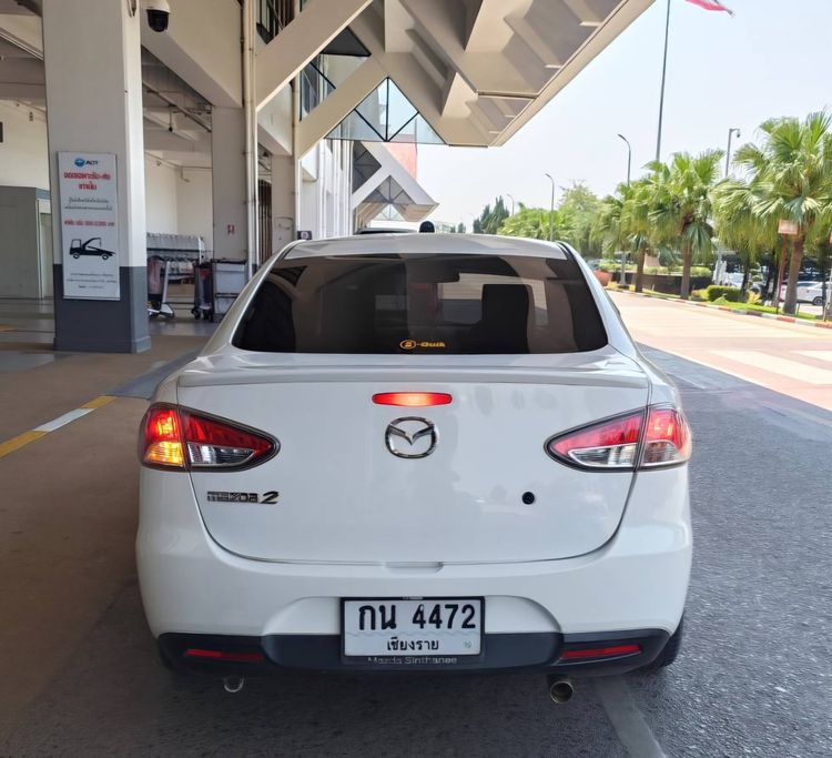 Mazda Mazda 2 2012 1.5 Elegance Groove Sedan เบนซิน ไม่ติดแก๊ส เกียร์อัตโนมัติ ขาว รูปที่ 4