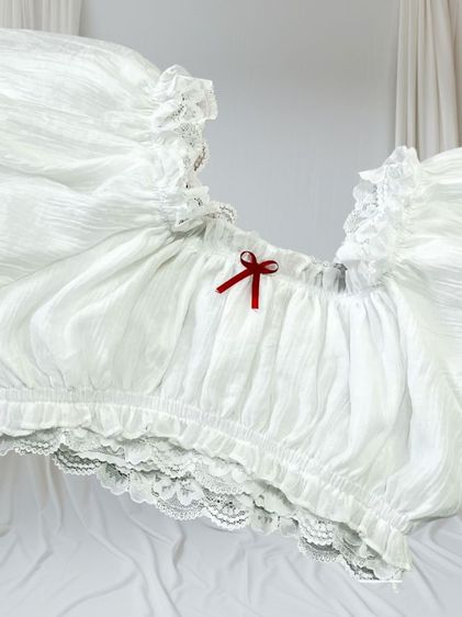 เสื้อครอปทรงปาดไหล่