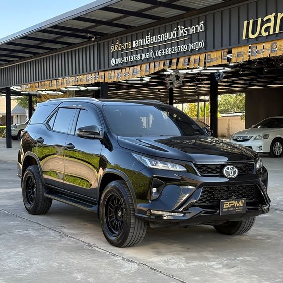 รถ Toyota Fortuner 2.4 Legender สี ดำ