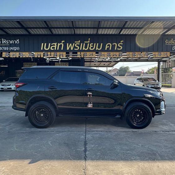 Toyota Fortuner 2021 2.4 Legender Utility-car ดีเซล ไม่ติดแก๊ส เกียร์อัตโนมัติ ดำ รูปที่ 3