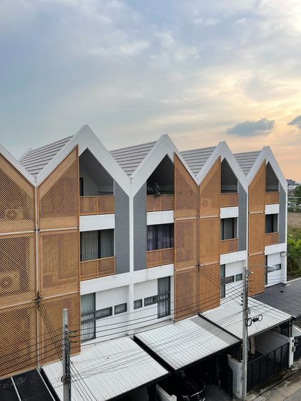 มีบางส่วน ขาย ให้เช่าทาวน์โฮม 4 ชั้นเดอะลอฟท์ บาย ไอ-เซน ลาดพร้าว 71 พร้อมเข้าอยู่ ทำเลดีใกล้Central EastVille รูปที่ 2