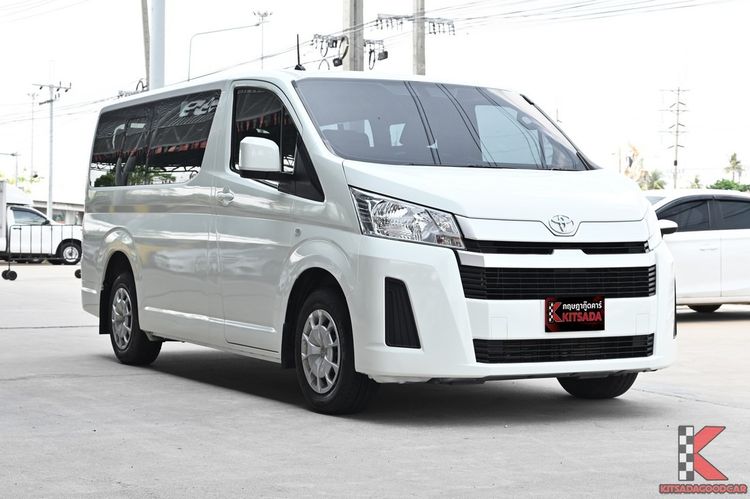 Toyota Hiace 2022 2.8 GL Van ดีเซล ไม่ติดแก๊ส เกียร์ธรรมดา ขาว
