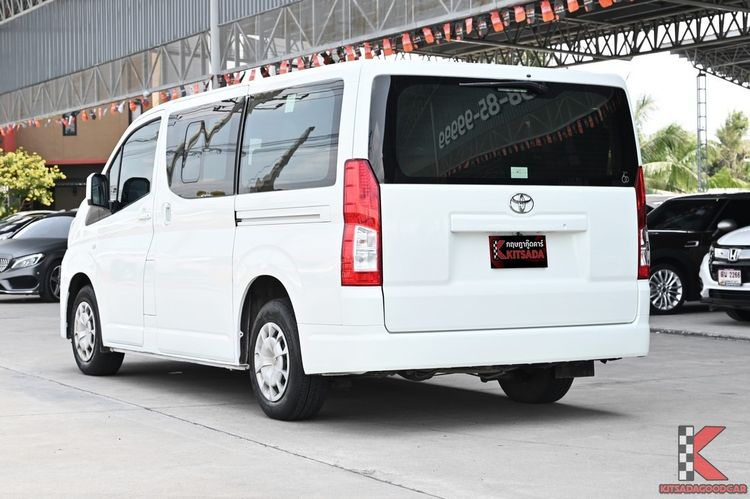 Toyota Hiace 2022 2.8 GL Van ดีเซล ไม่ติดแก๊ส เกียร์ธรรมดา ขาว รูปที่ 3