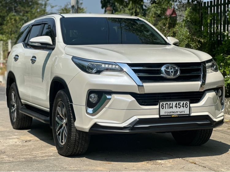 Toyota Fortuner 2017 2.4 V Utility-car ดีเซล ไม่ติดแก๊ส เกียร์อัตโนมัติ ขาว รูปที่ 2