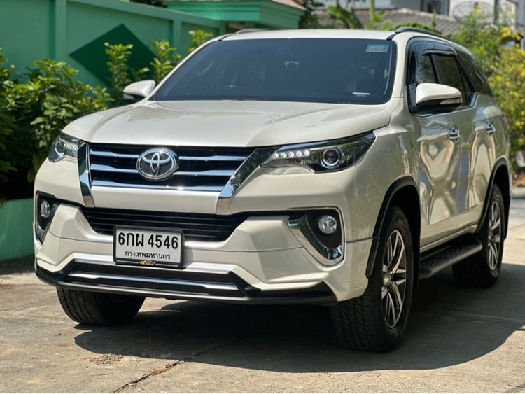 Toyota Fortuner 2017 2.4 V Utility-car ดีเซล ไม่ติดแก๊ส เกียร์อัตโนมัติ ขาว รูปที่ 3