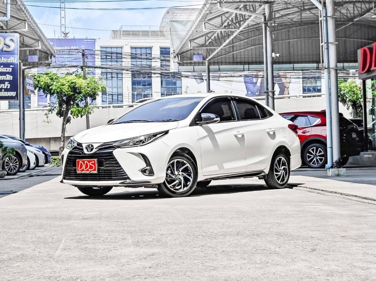 รถ Toyota Yaris ATIV 1.2 Sport สี ขาว