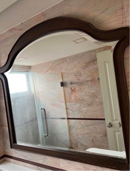 กระจกส่องหน้าบานใหญ่มาก