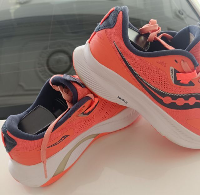 ขายถูก Saucony Pwrrun size 40-250-255cm ของแท้ สภาพสวย ใส่นุ่ม เบามาก รูปที่ 11